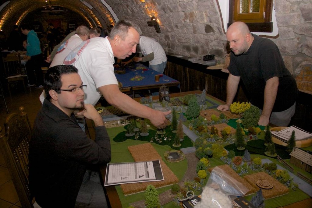 Das Brückenkopfteam spielt mit den Gentlemen von Dice und Bajonets